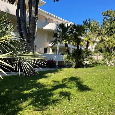 Au Centre De à Deux Pas Du Festival